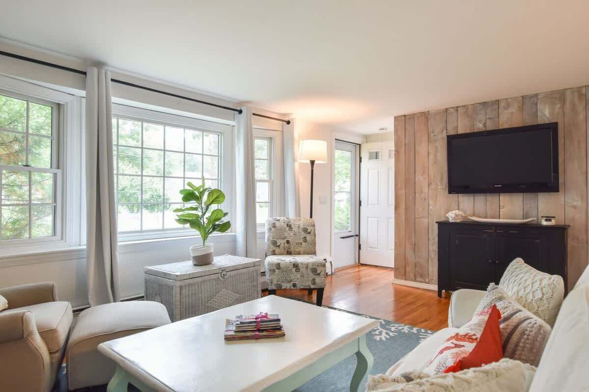 Een televisie en een kantoor