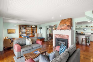 TV, fireplace, offices