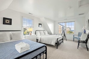 3 bedrooms, desk, iron/ironing board, WiFi - Stunning Home with Water Views! (Sandwich)