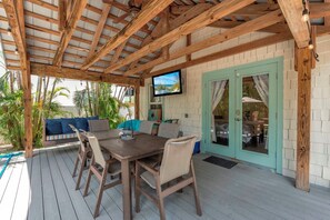 Outdoor dining - Shady Mango by Duncan Real Estate (Anna Maria)