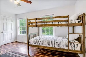 2 bedrooms, WiFi, bed sheets