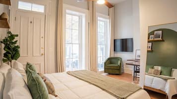 3 bedrooms, desk, iron/ironing board, WiFi