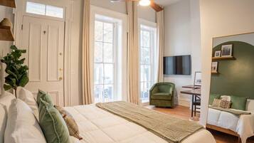 3 bedrooms, desk, iron/ironing board, WiFi