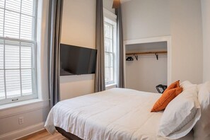 3 Schlafzimmer, Schreibtisch, Bügeleisen/Bügelbrett, WLAN