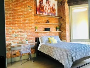 1 bedroom, desk, iron/ironing board, free WiFi - Historic Penthouse Style Loft in OTR, Parking Included (Cincinnati)
