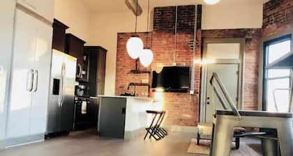 Historic Penthouse Style Loft in OTR, Parking Included