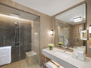 Panoramic Suite Haram View | Bathroom | Shower, hydromassage showerhead, hair dryer, bidet