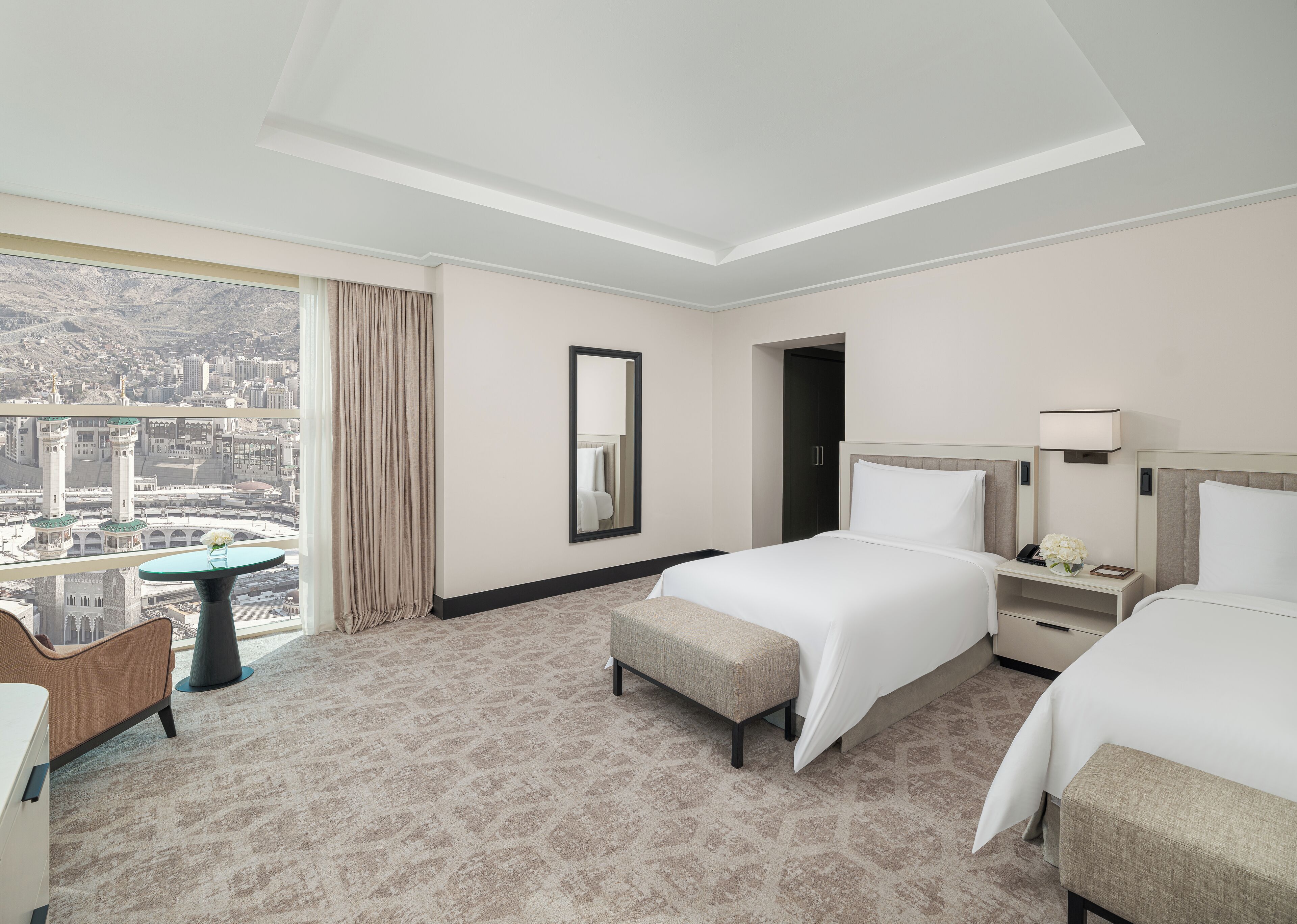 Edredón, camas Select Comfort y minibar 