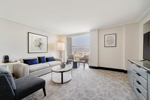 65-inch Smart TV with satellite channels, TV - Address Jabal Omar Makkah (Makkah)