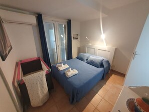 7 bedrooms, iron/ironing board, travel cot, WiFi