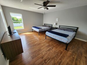 3 Schlafzimmer, Schreibtisch, kostenloses WLAN, Bettwäsche