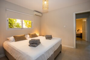 2 slaapkamers, een strijkplank/strijkijzer, reisbedje, gratis wifi