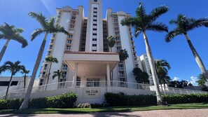 Exterior - Beautiful 3 bedroom beachfront corner unit-CL0804 (Naples)