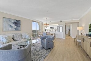 Living area - Beautiful 3 bedroom beachfront corner unit-CL0804 (Naples)