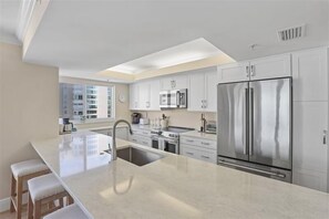 Coffee/tea maker, toaster, dining tables - Beautiful 3 bedroom beachfront corner unit-CL0804 (Naples)