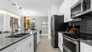 Private kitchen - 4 Bedrooms/ 3 Bathrooms / Storey Lake (4351 SL) (Kissimmee)