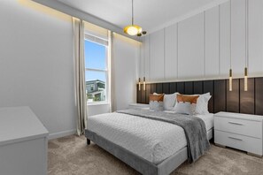 6 chambres, fer et planche à repasser, Wi-Fi, draps fournis