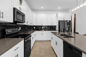 Coffee/tea maker, fridge, microwave, oven