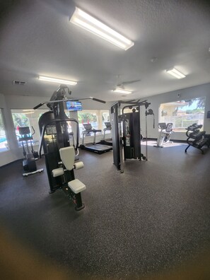 Fitness facility - Home away from home!! Spacious 4 bedroom home!! With a fenced-in backyard!!!!! (Land O' Lakes)