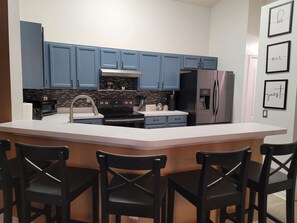 Private kitchen - Home away from home!! Spacious 4 bedroom home!! With a fenced-in backyard!!!!! (Land O' Lakes)