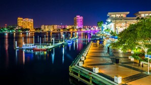 A waterfront hotel with a dock, a marina, and a convention center in the background. - Bposhtels Tampa (Tampa)