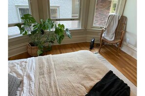 4 bedrooms, desk, iron/ironing board, WiFi