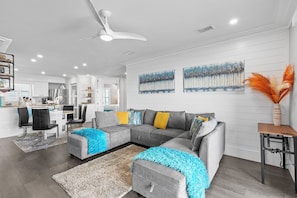 Smart TV, fireplace