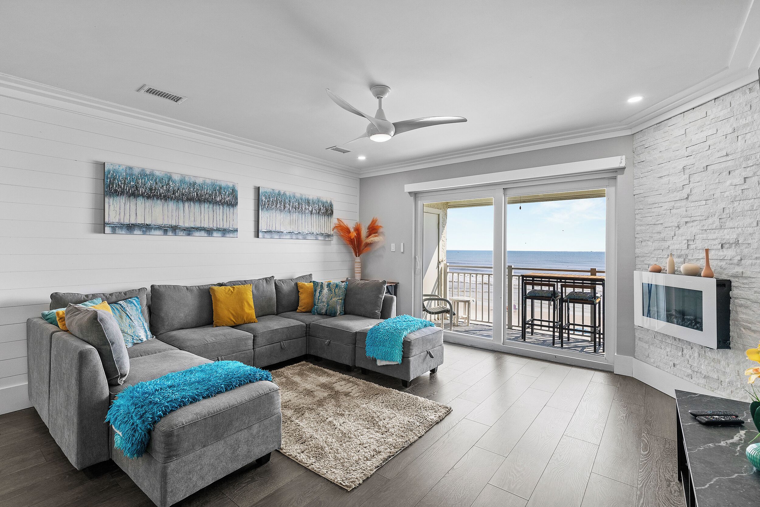 Oceanfront Luxury Condo with a Stunning Interior!