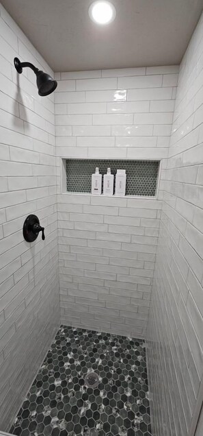 Shower, hair dryer, towels, shampoo