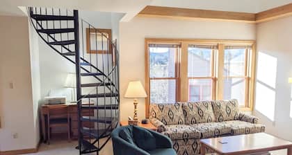 Cozy In-Town Condo | Pool | Hot Tub | Sauna