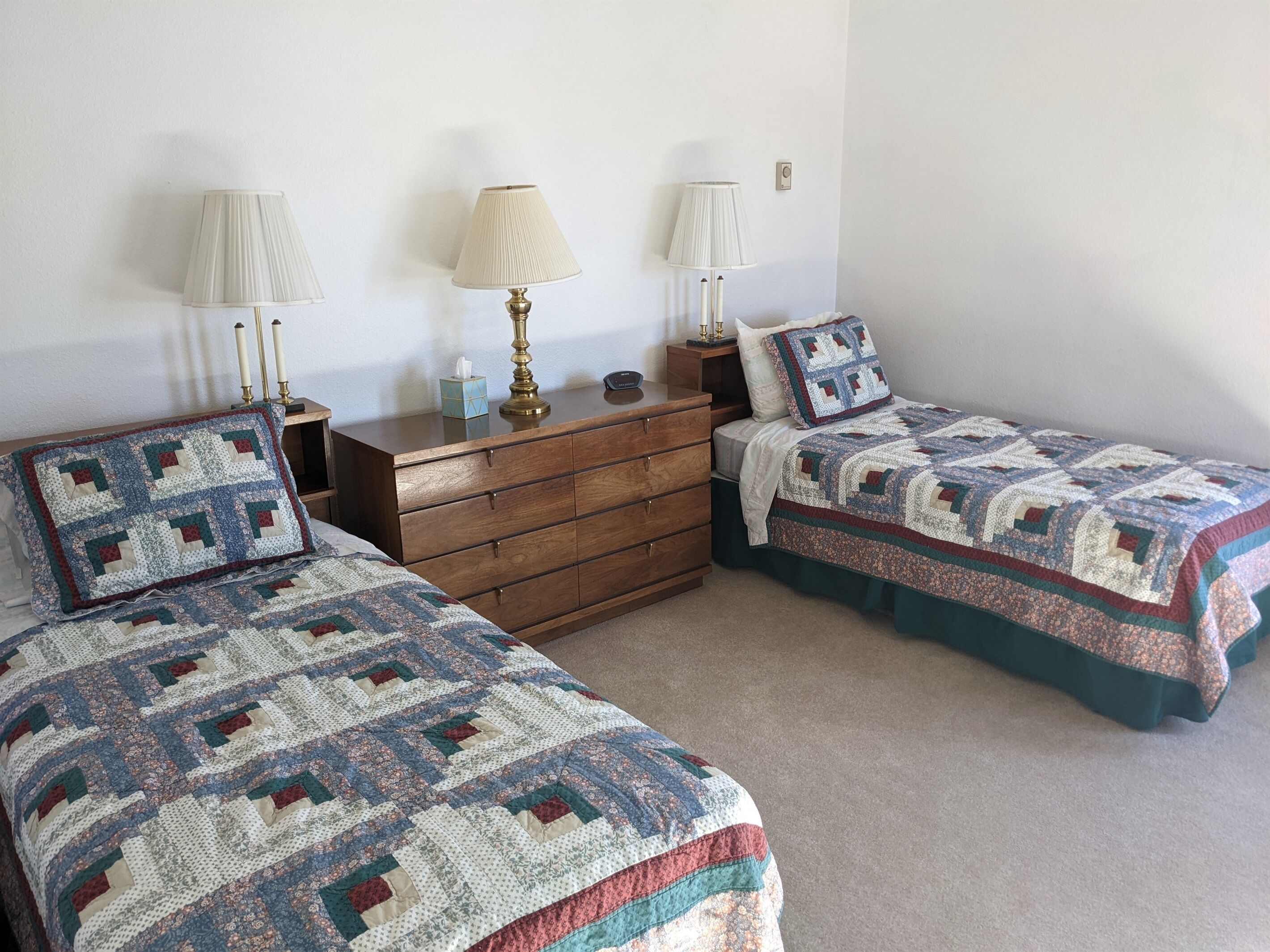 2 Schlafzimmer, Schreibtisch, Bügeleisen/Bügelbrett, kostenloses WLAN