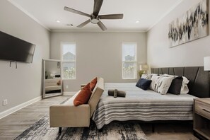 4 bedrooms, desk, iron/ironing board, WiFi