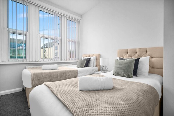 2 dormitorios, tabla de planchar con plancha, wifi gratis y ropa de cama
