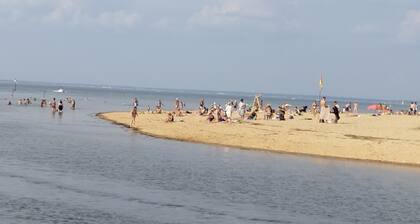 2-bedroom apartment close to port, beach, stores, train station