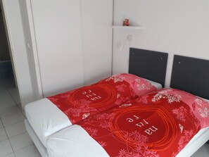 2 bedrooms, desk, iron/ironing board, travel crib