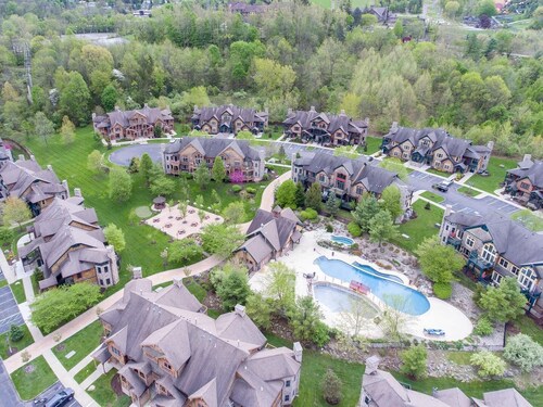 Ground‑Level 3BR in Black Creek Sanctuary • Across from Mountain Creek #07-11