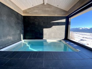 Indoor pool, a heated pool - Artik Chalet vue à 180 ° et Piscine (Les Angles)