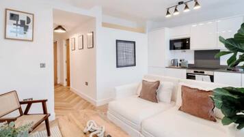 32-inch flat-screen TV with cable channels, TV