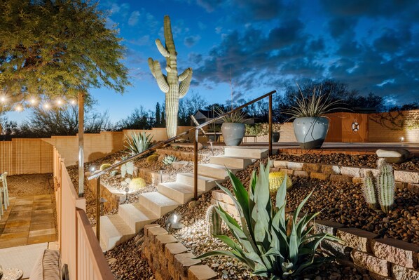 Property grounds - Mtn views, pool, hot tub, fire pit / 2 King suites / game room / modern & luxe (Tucson)