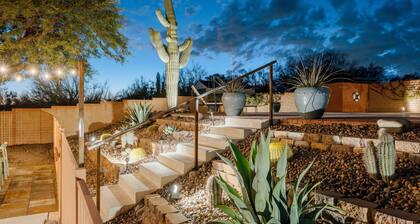 Mtn views, pool, hot tub, fire pit / 2 King suites / game room / modern & luxe