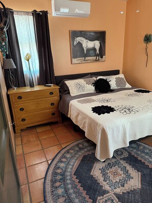 2 habitaciones, escritorio, tabla de planchar con plancha y wifi gratis 