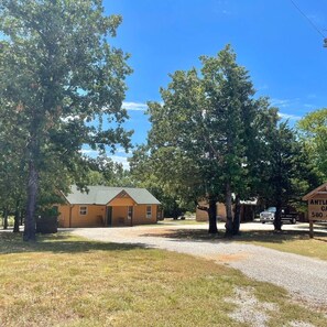 المنشأة من الخارج