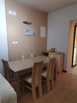 Dining - Apartments Gordana - One bedroom Apartment with Terrace and Garden View (Rab)