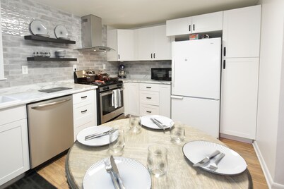 2-bedroom vacation home just 3 minutes drive to Drake University