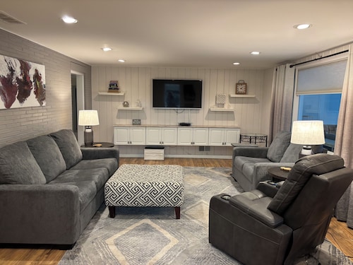 2-bedroom vacation home just 3 minutes drive to Drake University