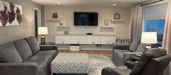 2-bedroom vacation home just 3 minutes drive to Drake University