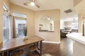 المنشأة من الداخل