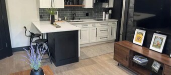 Walker Top Private Quiet Luxury 1 Br. Villa