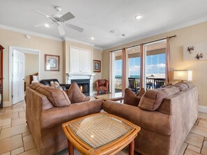 TV, DVD player - Sea Dawg: Beautiful Beach Views Home- Sleeps 18, Priv. Pool, Pet Friendly! (St. George Island)