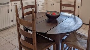 A kitchen with white cabinetry, a round wooden table, and four wooden chairs. - Private Historic House, in Downtown Bristol Virginia! (Bristol)
